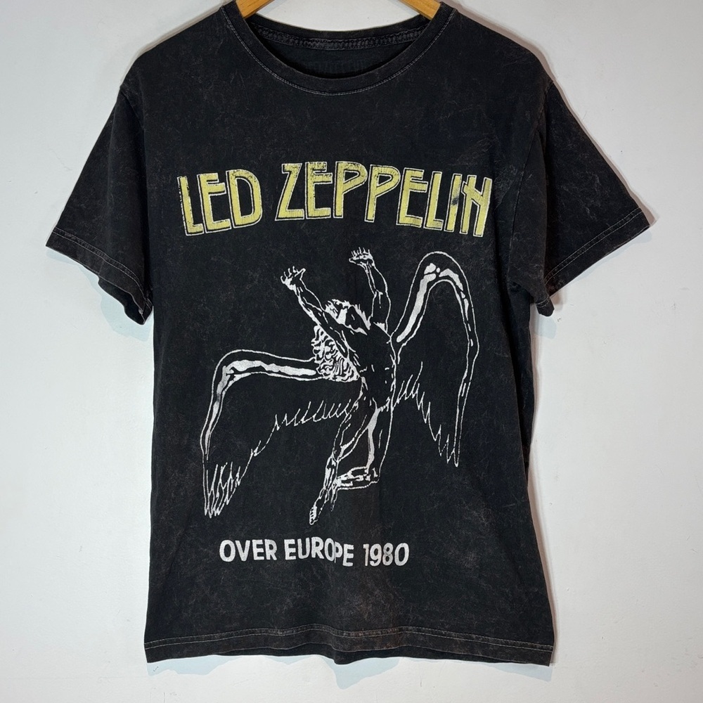Led Zeppelin Graphic Tee size men’s small 
100% cotton unisex